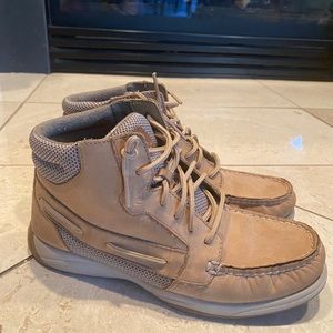 Sperry tan boots